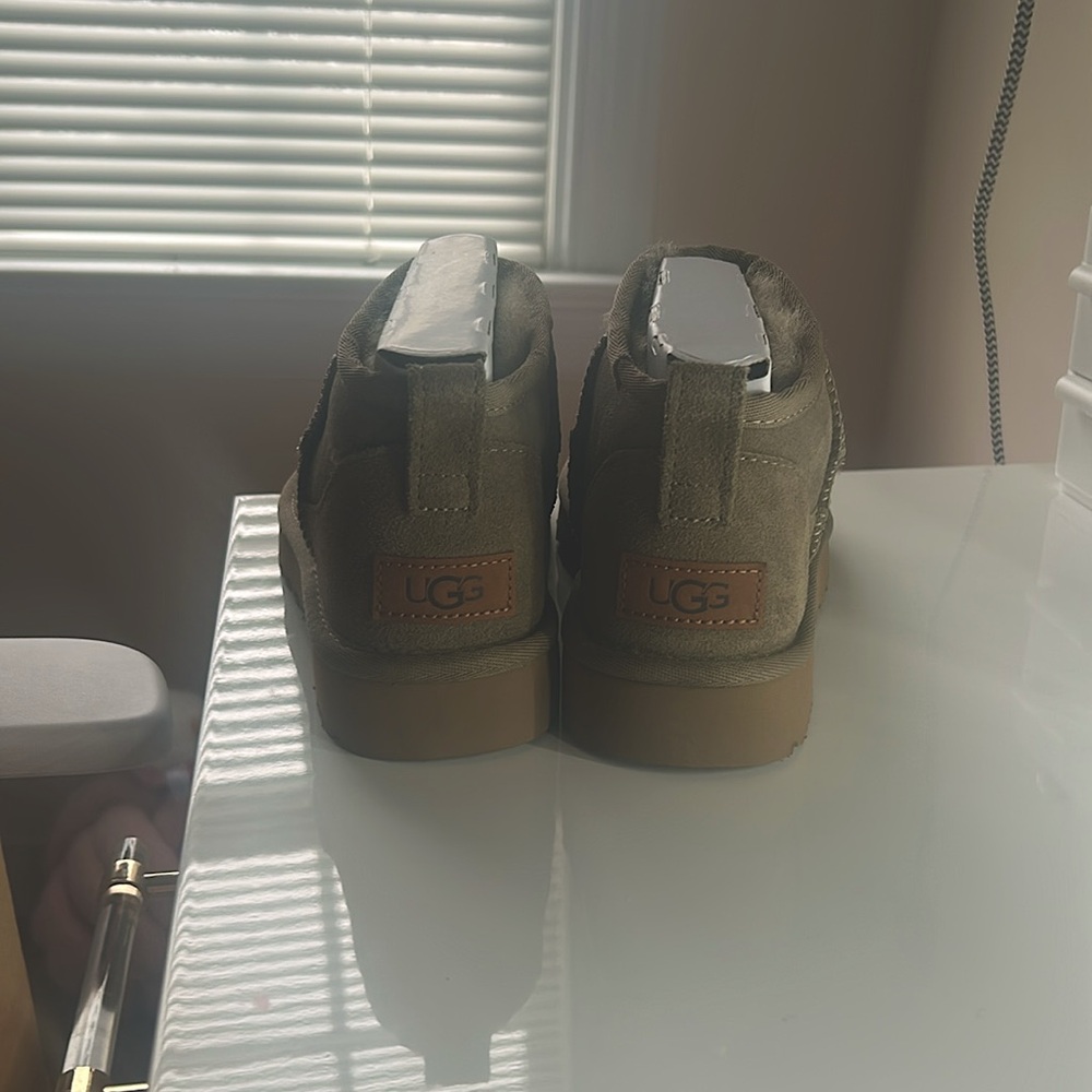 Ultra mini uggs! - Picture 2 of 4